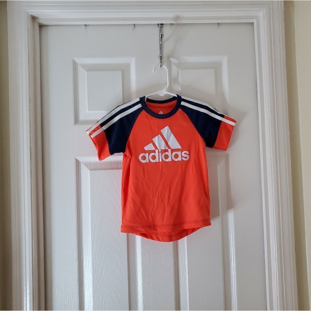 🇺🇸Adidas Top Size 2T - Picture 3 of 5